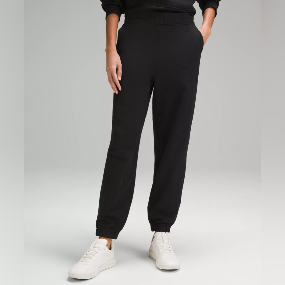 Lululemon Relaxed High Rise Jogger - Picture 1 of 3